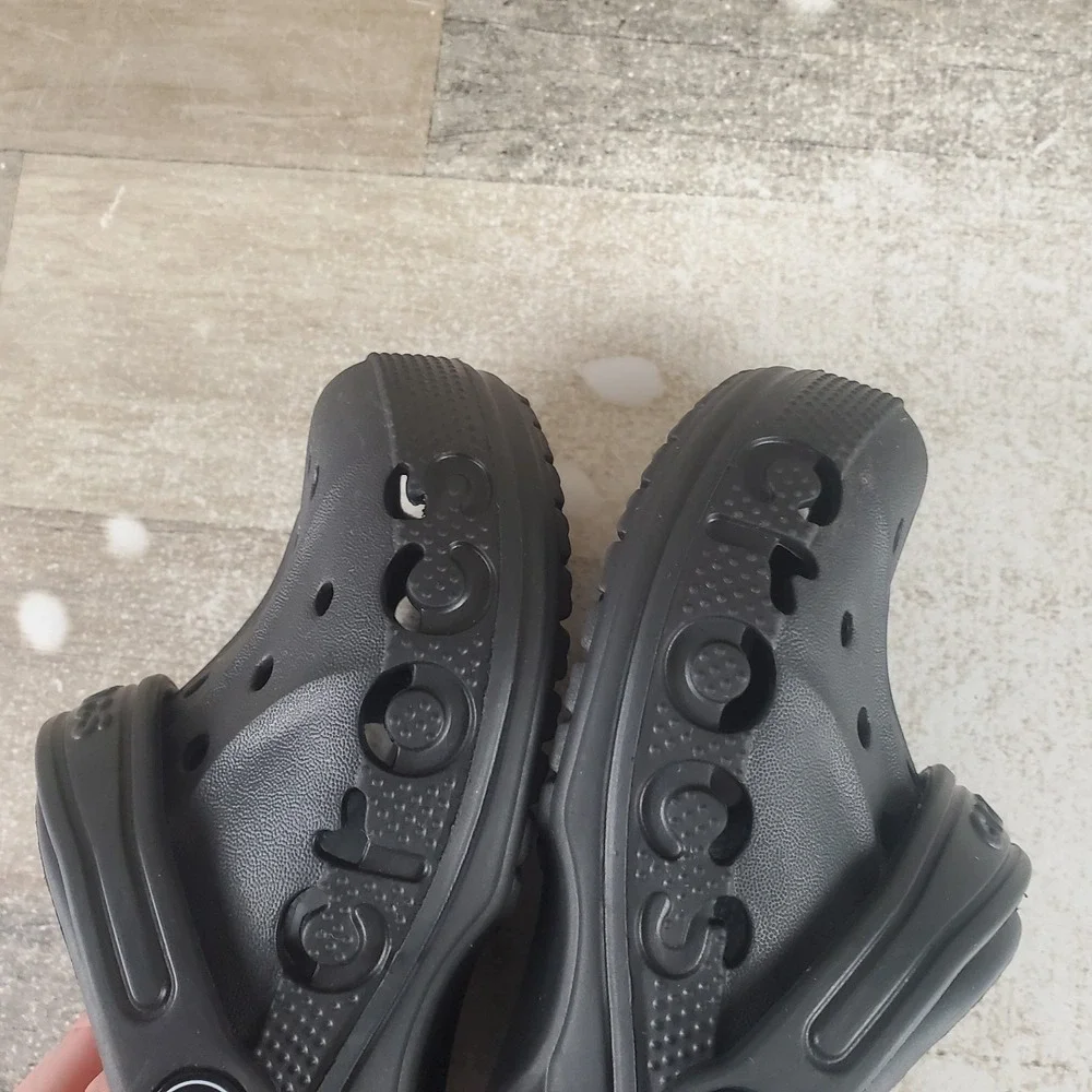 CROCS worn 2x